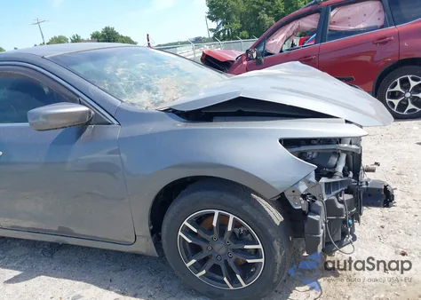 2017 Nissan Altima 2.5 S z USA, uszkodzony, nr VIN 1N4AL3AP5HN365576